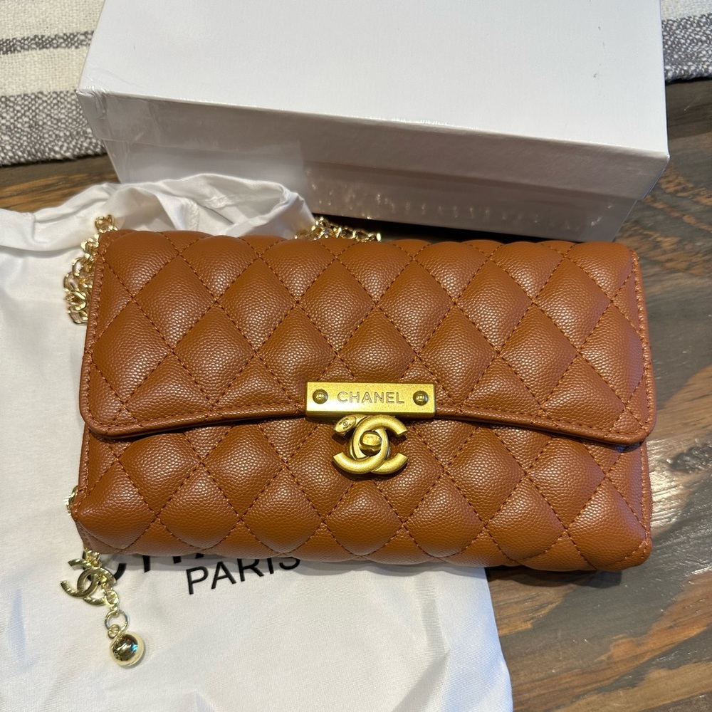 CC Chainlink Handbag - Cognac